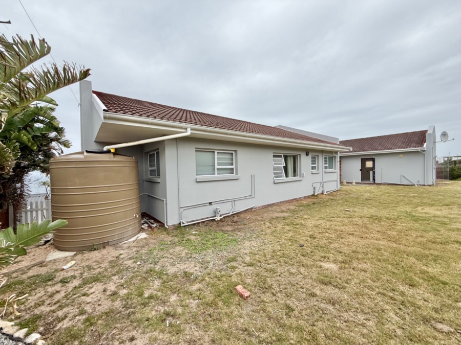 5 Bedroom Property for Sale in Seaview Eastern Cape